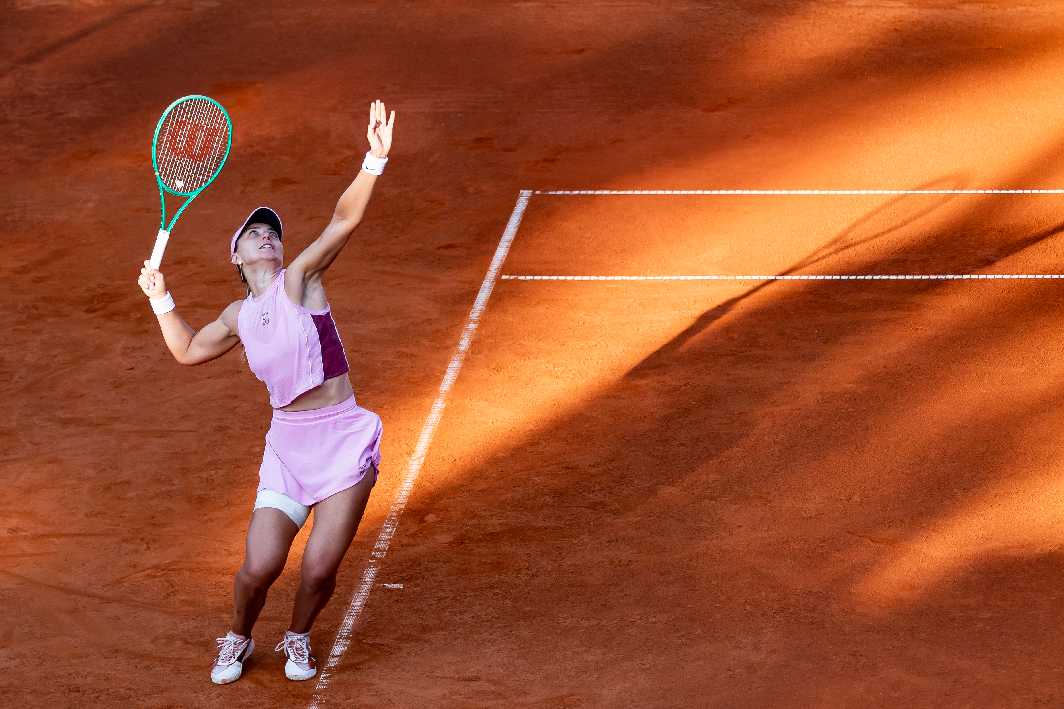 Paula Badosa storms into the UniCredit Iași Open quarterfinals after stunning comeback.